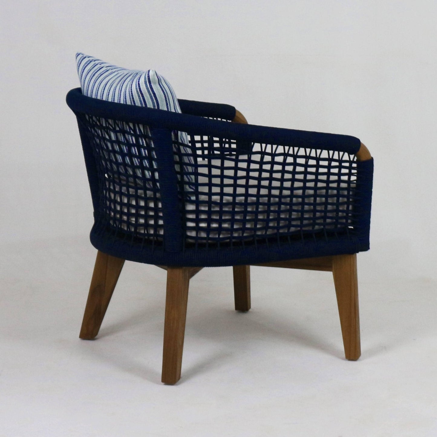 Outdoor Lounge Chair with UV protected outdoor weaving
