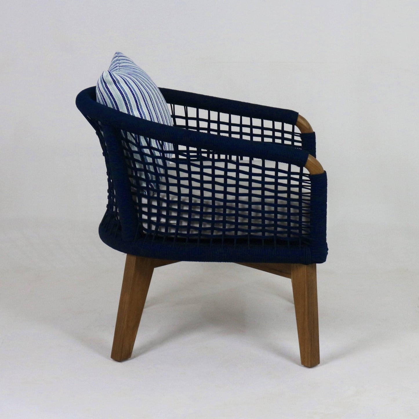 Outdoor Lounge Chair with UV protected outdoor weaving