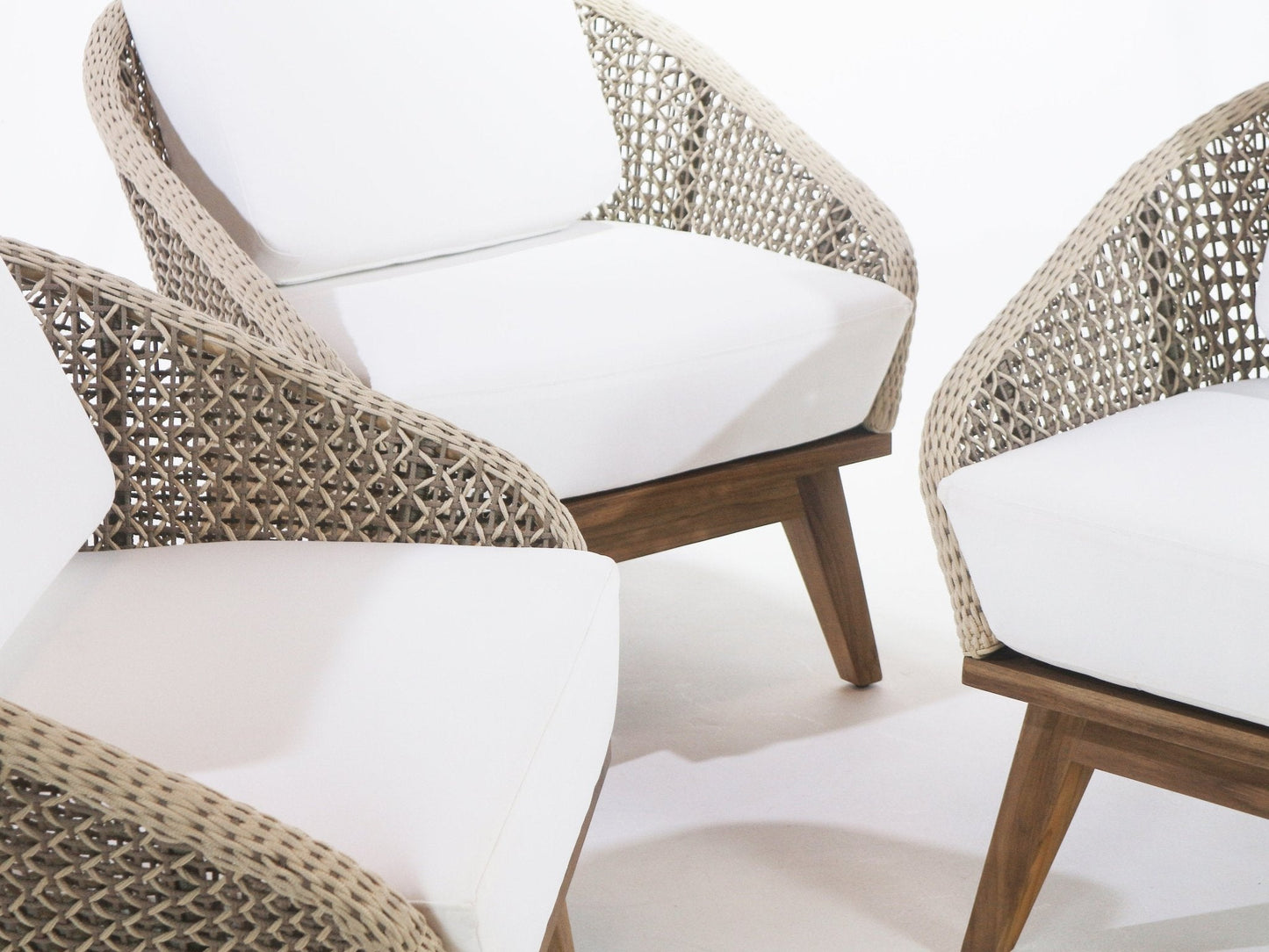 Outdoor Lounge Chair with UV protected outdoor weaving