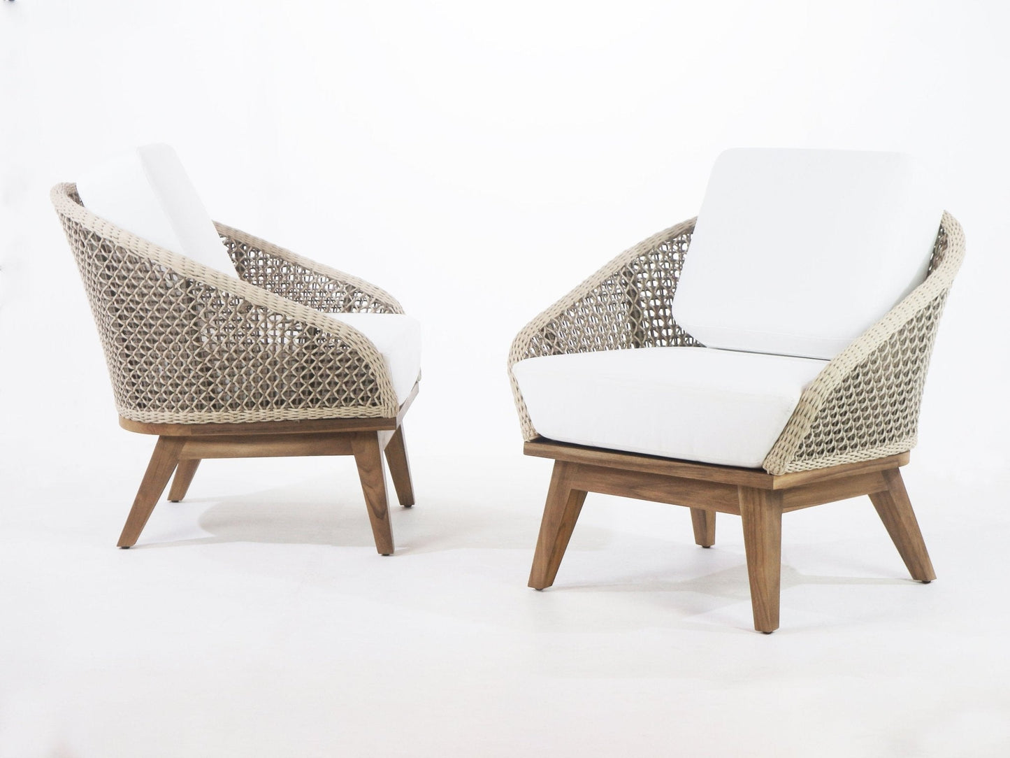 Outdoor Lounge Chair with UV protected outdoor weaving