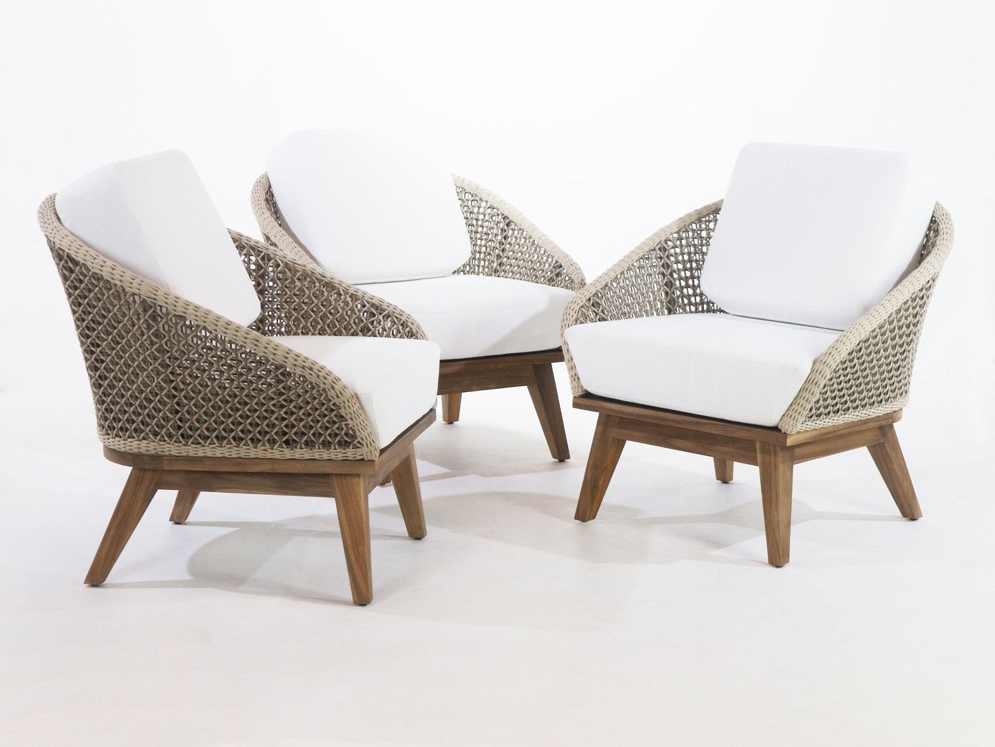 Outdoor Lounge Chair with UV protected outdoor weaving